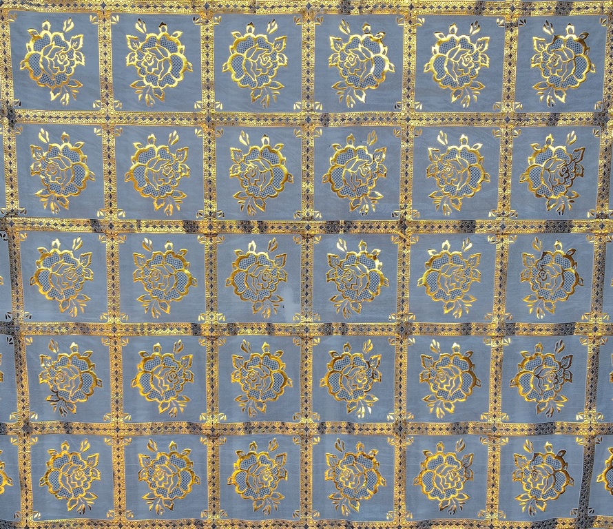 PLAST. MANTEL DORADO 1,37M*20M/R ROSA EN CUADRO