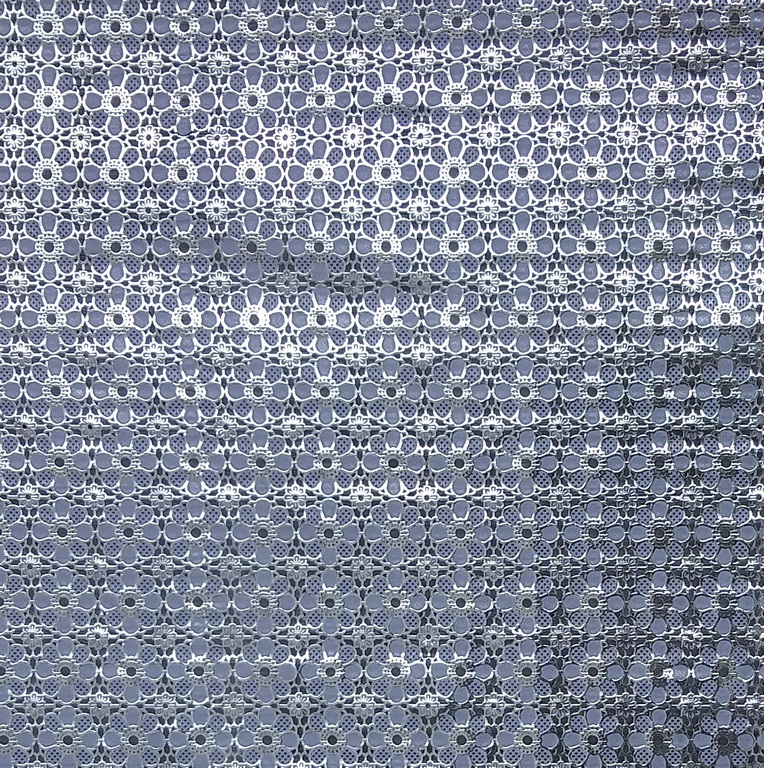 PLAST. MANTEL PLATEADO FLOR 1,37M*20M/R