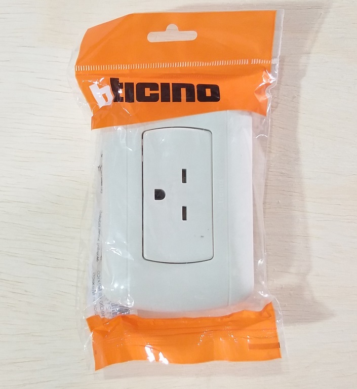 TOMA 220V TICINO P1195 NEMA P/EMPOT BEIGE