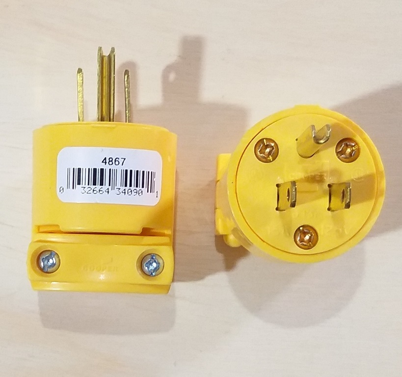 ENCHUFE COOPER 3P 110V 4867 PLAST.AMARILLO