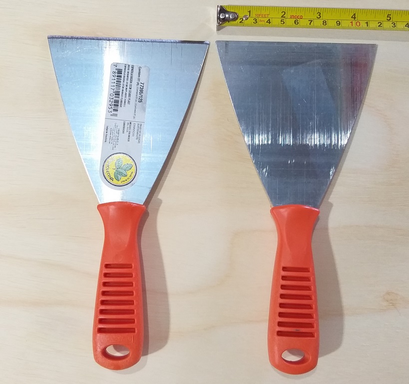 ESPATULA 4 1/2 TRAMONTINA 12CM METAL M/PLASTICO