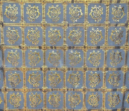 [2PMTU52] PLAST. MANTEL DORADO 1,37M*20M/R ROSA EN CUADRO