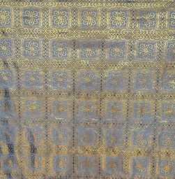 [2PMTU5B] PLAST. MANTEL DORADO 1,37M*20M/R ROSETA