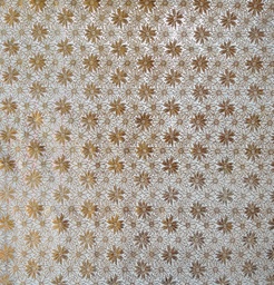 [2PMTU5D] PLAST. MANTEL DORADO 1,37M*20M/R FLORES DORADAS